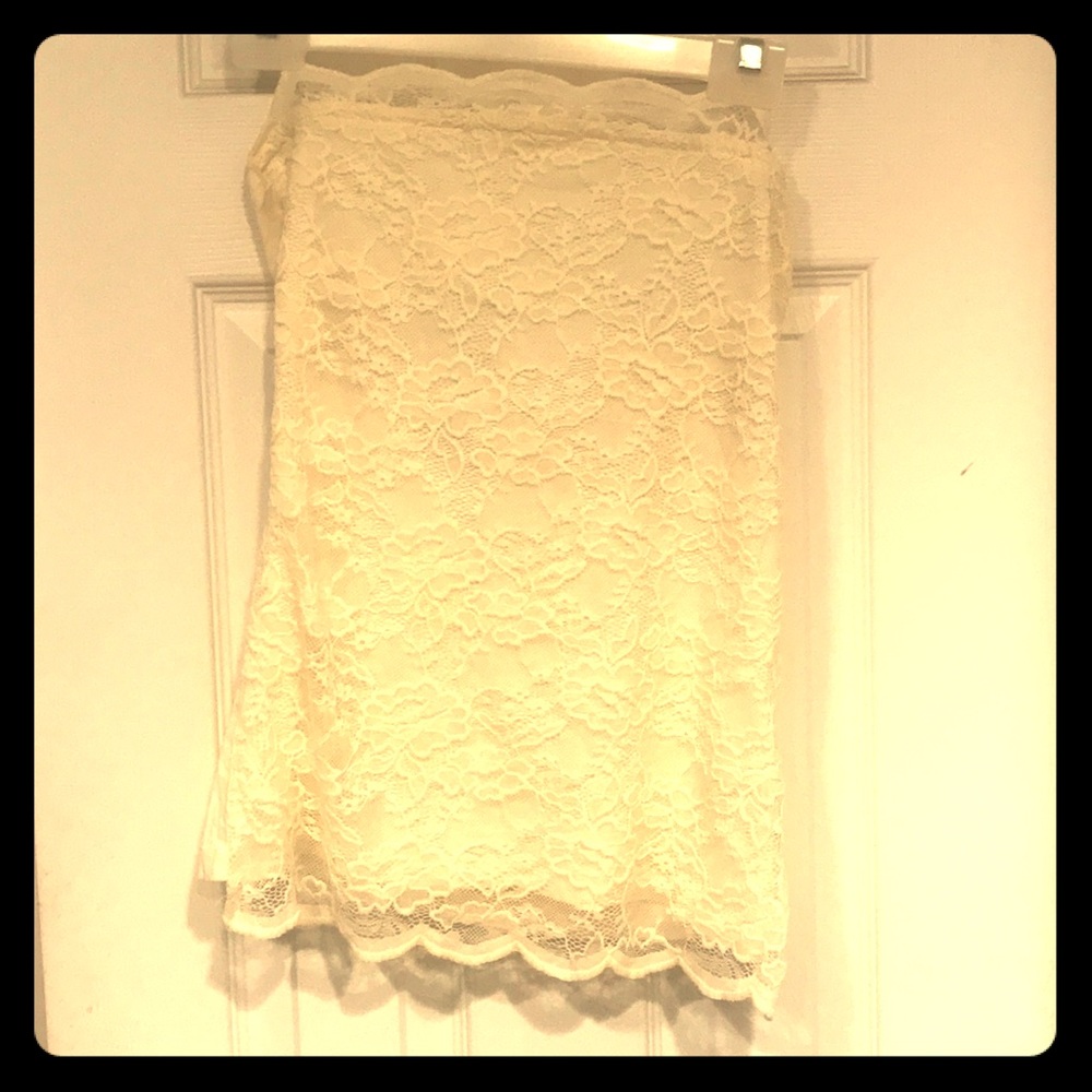 Cream Classic Lace Strapless Top